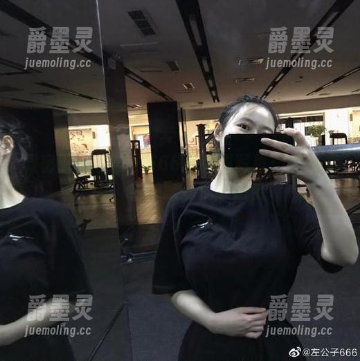 左公子666 微密圈 - 左公子666的高清写真:空乘女友,家中就能优雅出击