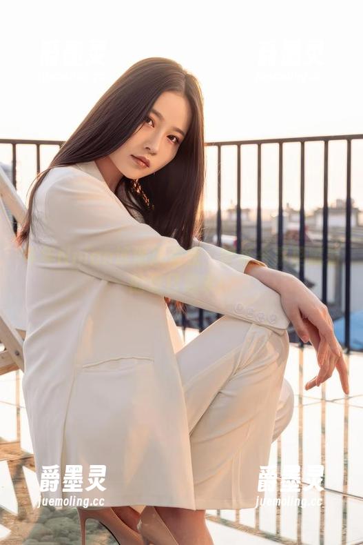 年年Nnian泳池风景线：壁纸合集里藏着的夏日频率！