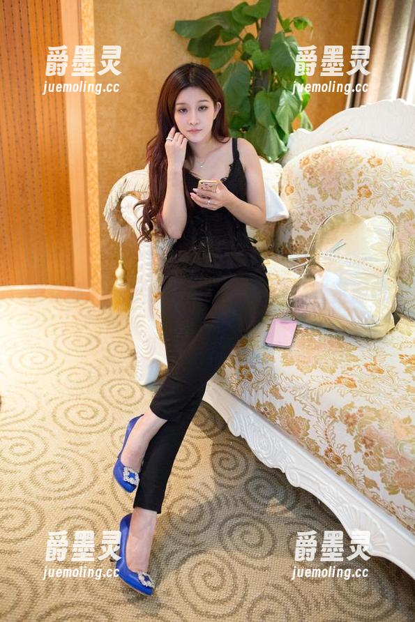 推女郎 - 何奕恋的奶牛冒险：这些资源可是绝活！