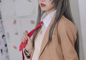果咩酱黑白写真登场：定制之路上再添无趣新篇。