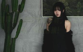 柒柒要乖哦与她的全套写真，美足令人沉迷，难以自拔！