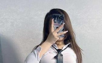 微密圈 – 观看桃沢樱呀的旗袍，甩手不说话，脑海里浮现出：我家的衣架能承受吗？