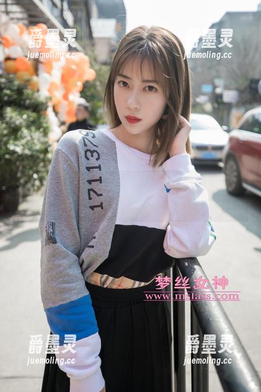 梦丝女神 - 来看小亦菲的完美新模超小蛮腰资源，心中默念“我也想要”。