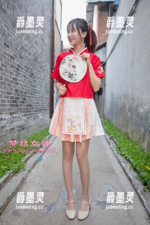 梦丝女神 - 雪馨的皮衣智慧：做自己，免费赠送自信！