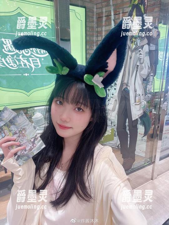 圣诞狂欢，炸酱沐沐原图与图片的双重世界，轻松撩拨。