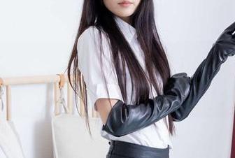 物恋传媒 – 看过婷婷的最新图包吗？女友她不仅美，还有脑筋急转弯的从容！