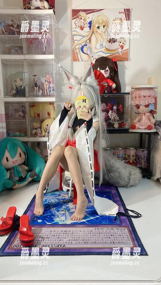 白栎Shirly的图集又更新了，藤田琴音的打歌服…改良版雷剧？