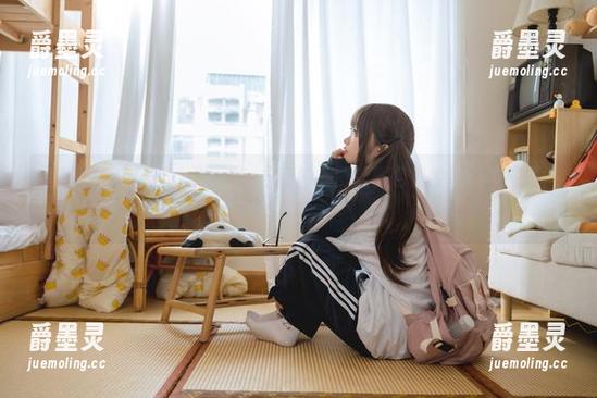 星期四不止是过日子，神沢永莉的美图让图包里的每一张都值得一赏。