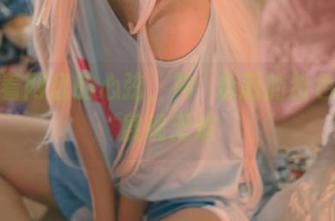 撩拨着网盘的心弦，神沢永莉的粉色写真展现无遗