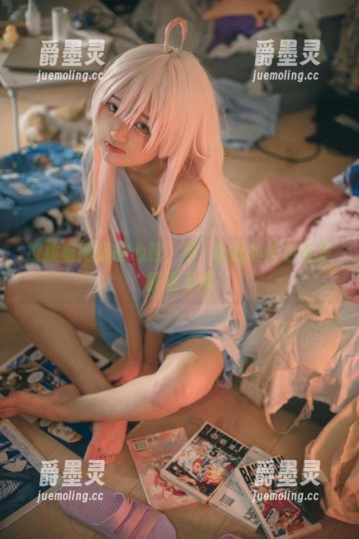 撩拨着网盘的心弦，神沢永莉的粉色写真展现无遗