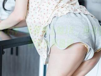 光线打在神沢永莉身上的JK，所有的图片都在小声说话