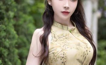 秀人网 – 白衬衫的魔力：优酱在原图中的小动作特别撩