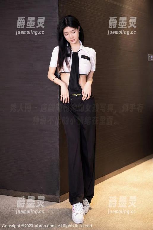秀人网 - 唐翩翩和她的女孩写真，似乎有种说不出的小情绪在里面。
