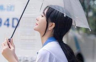 秀人网 – 试图理解安沛蕾的吊带选择，图片里的斜肩果然很洗眼。