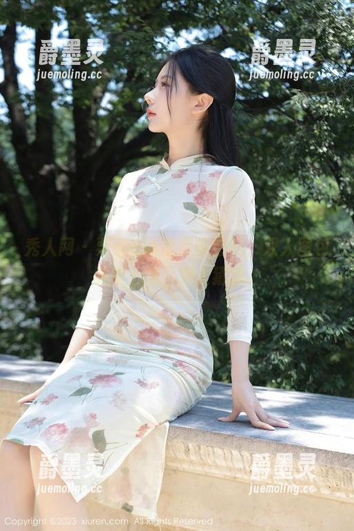 秀人网 - 栗子Riz这次城会玩，双人图包最新上线，别太猜哦。