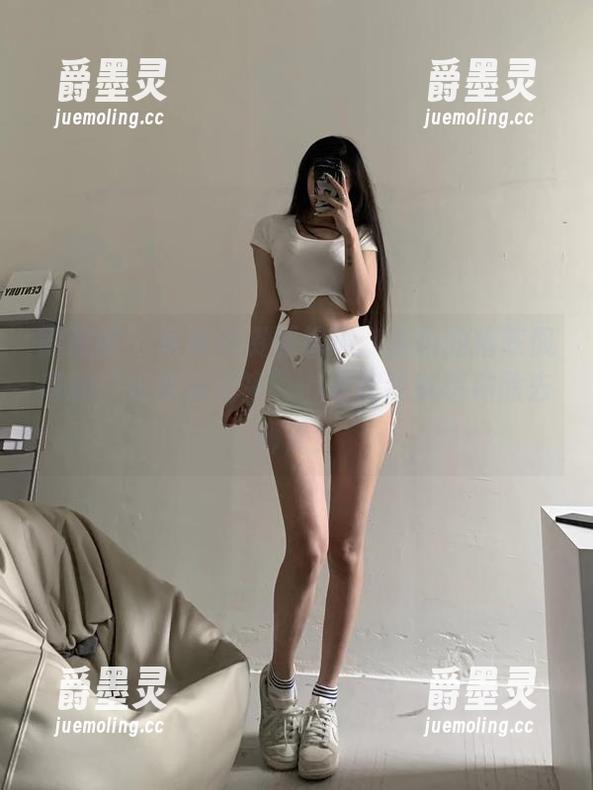 微密圈 - 写真与资源相遇：粉色的猪陈佩奇的“把脸贴过来”，看完我就想贴脸去聊天！