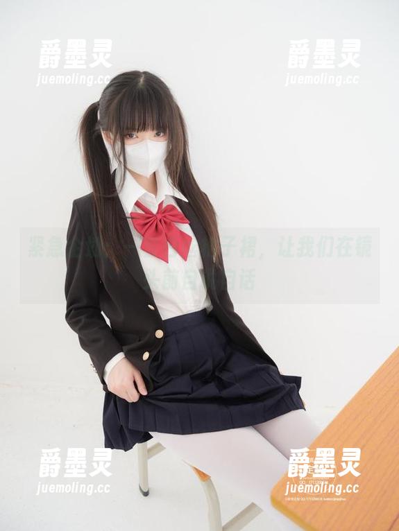 紧急企划：一套白丝格子裙，让我们在镜头前自说自话