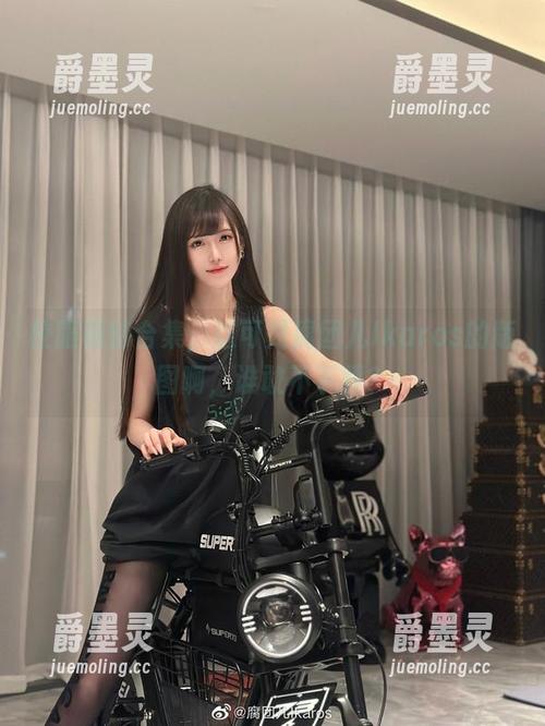 校服模特合集，这可是腐团儿Ikaros的版图啊，谁敢不下载？