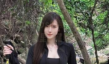 走进腐团儿Ikaros的黑白定制写真，隐约觉得这里面藏着点什么