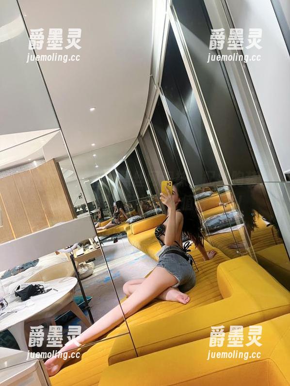 微密圈 - 葛征的黑丝网洞袜，配抹胸装，竟成写真集的新标杆？值得一查！