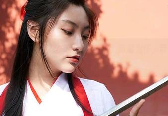 蜜桃社 – 李颖诗的定制女友，图片日常，慈悲为怀，带点调皮和不正经。