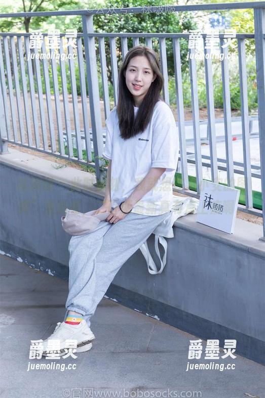 袜啵啵 - 此时此刻，我就想在“小安的图库”里泡着，二百期最新真有点上瘾啊。
