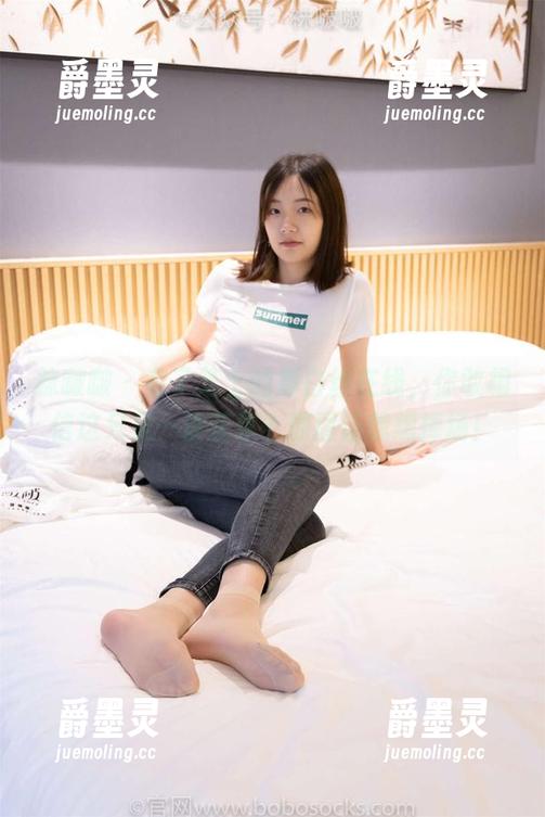 袜啵啵 - 有了芝士的厚白丝在线，你敢相信这只是一段花絮？原图让我想捧场！