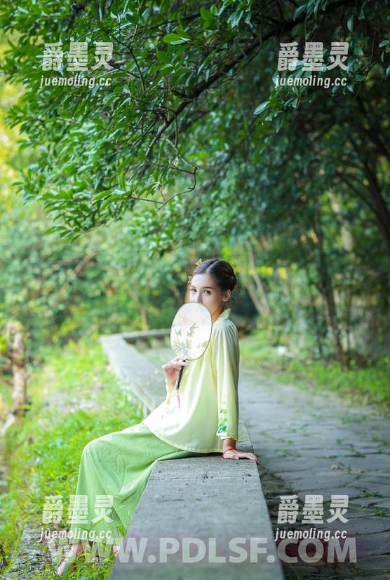 轰趴猫 - Ellie艾栗栗的清纯真相：原图全套竟有这层意思