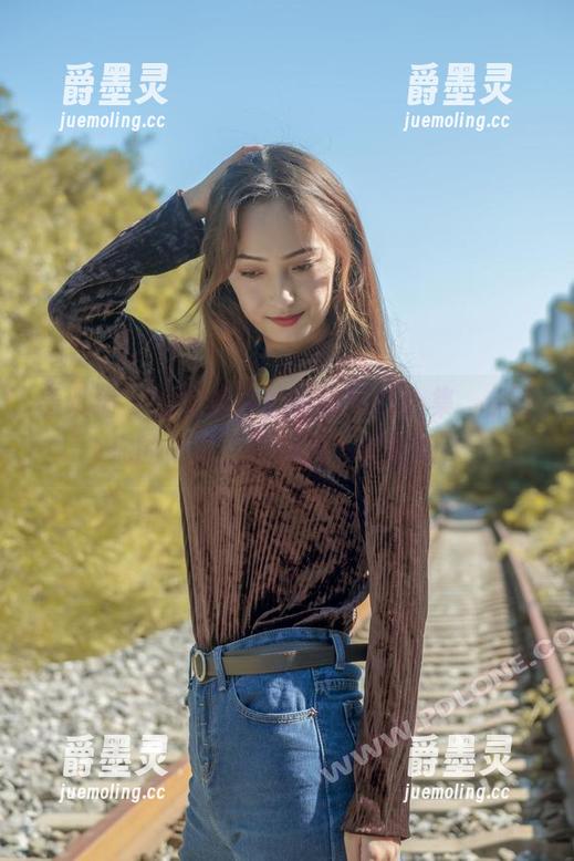 轰趴猫 - 看安琪拉的婚纱美图合集，保证你的婚礼上不只有一位新娘！