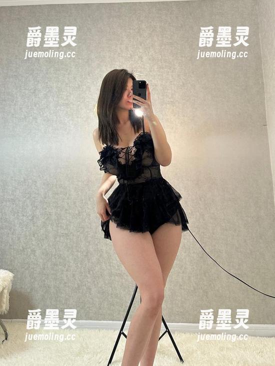 微密圈 - 这可不是普通的吊带福利，醇子小姨玩出了新花样！