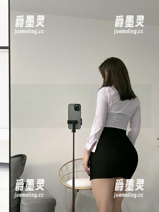 微密圈 - 精选图库，这校服……陈大小姐果然有一套，似乎把“乖巧”重新定义了！