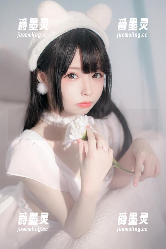 香川澪，原图里的白裙如梦似幻，不过小细节有种年轻的小叛逆