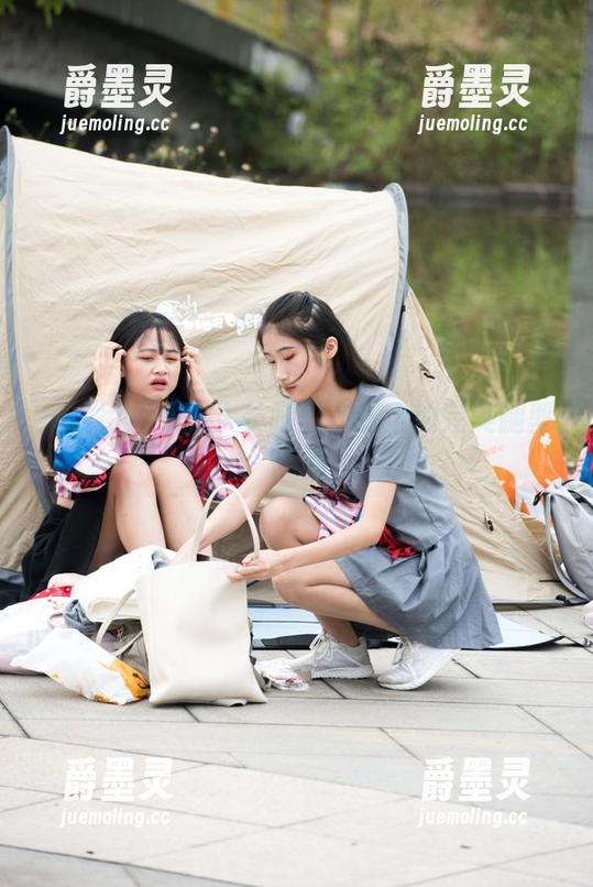 魔镜街拍 魔镜街拍黑丝大长腿:在线上的完美腿型合集