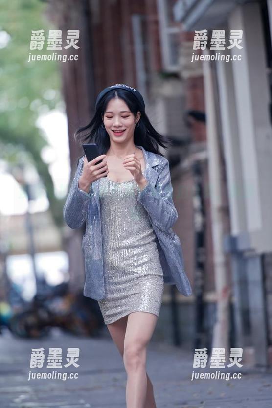 魔镜街拍：滑板热裤小妹私拍合集，飒到爆