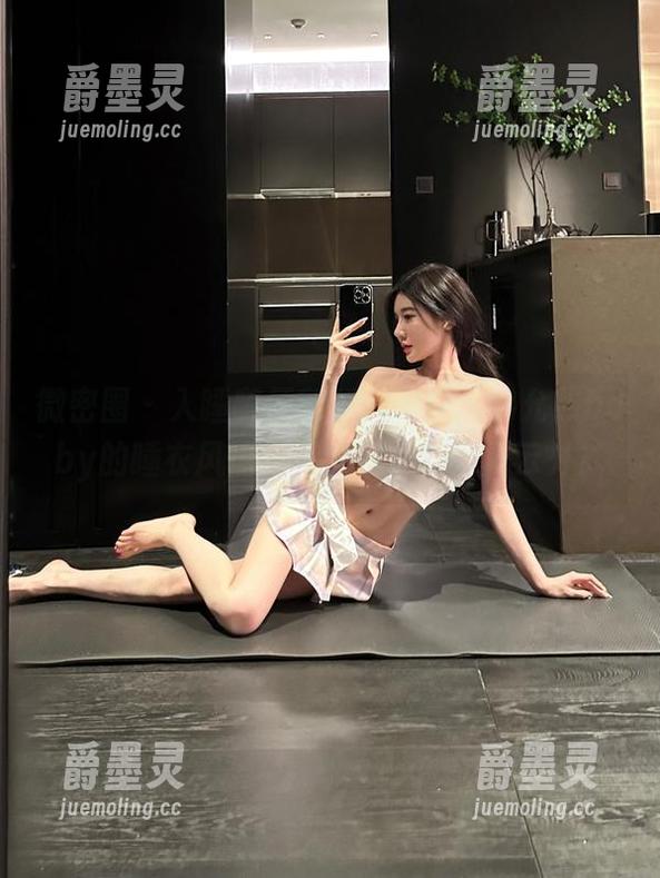 微密圈 - 入睡随便翻翻的图包，黎允熙baby的睡衣风情，把疲惫甩到九霄云外！
