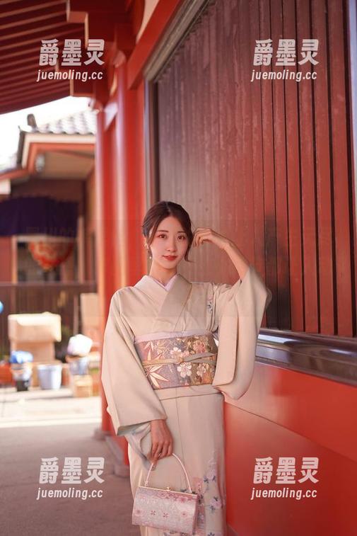 黑川的裤里丝，不同的图片让人产生无尽的联想，作品里的每一处小细节都让人动心。